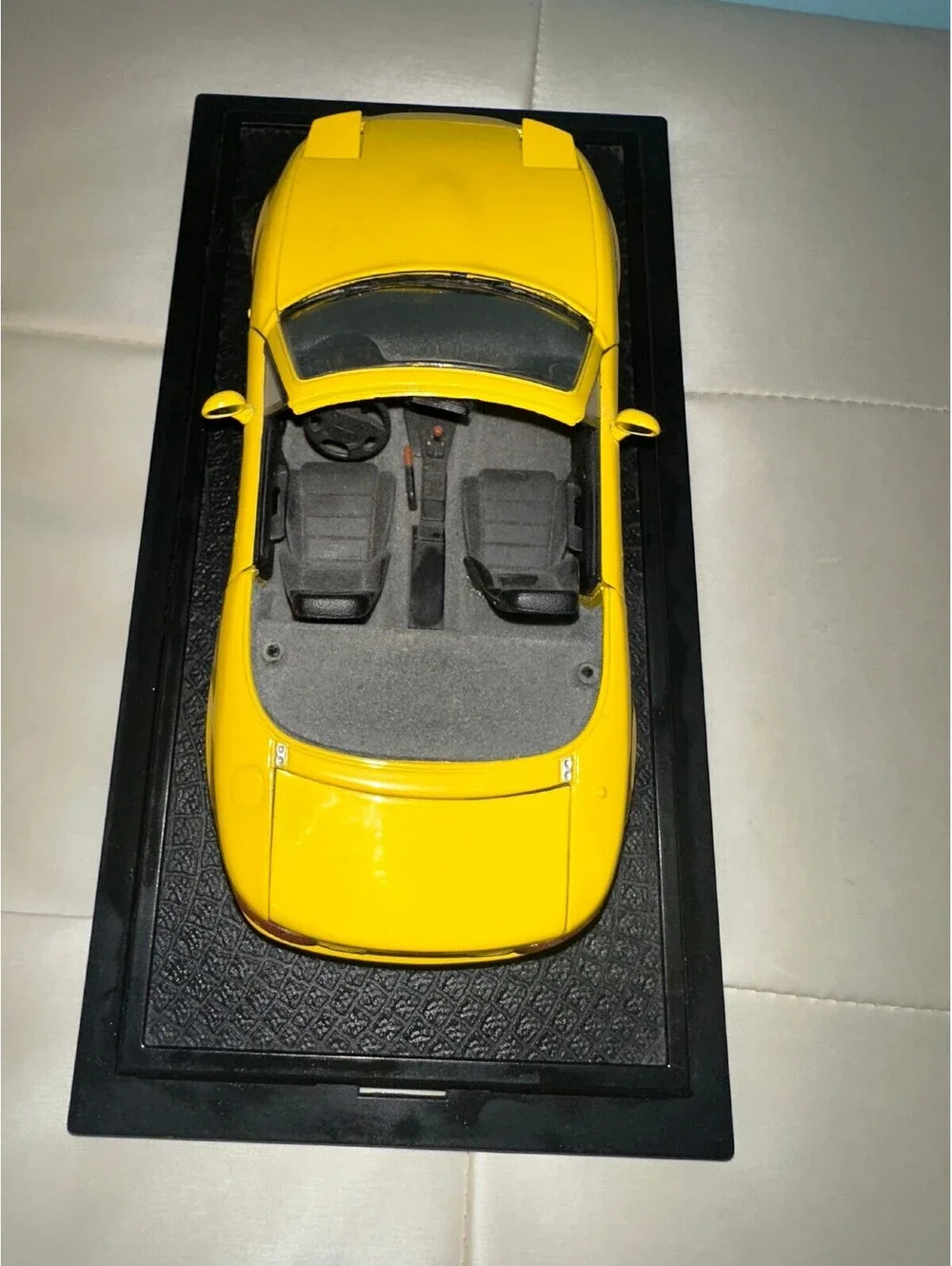 Kyosho Yellow MX-5 Miata Vintage Model Car Detailed 1:18